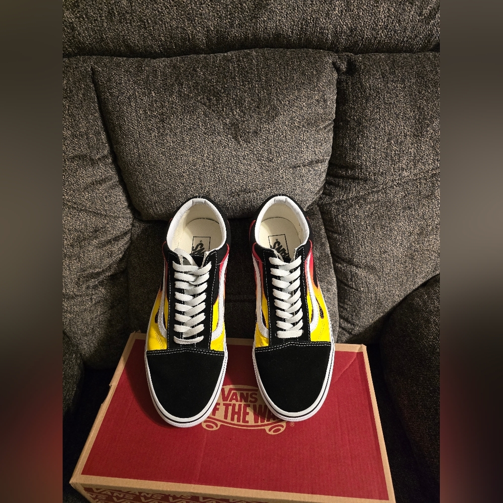 Vans Old Skool(Flame)Black and Tru White  Flame Design Sneakers - Picture 4 of 7